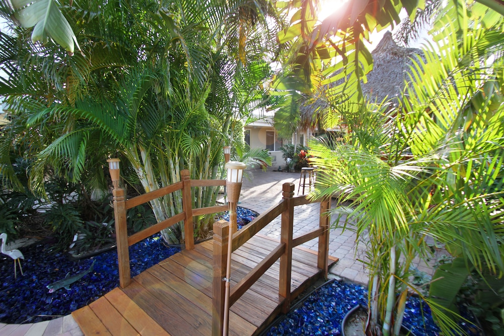Casitas Coral Ridge formerly Estoril Paradise Inn 44/50