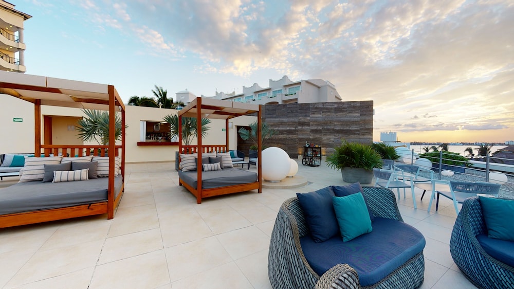 Grand Park Royal Cancun All Inclusive 65/73