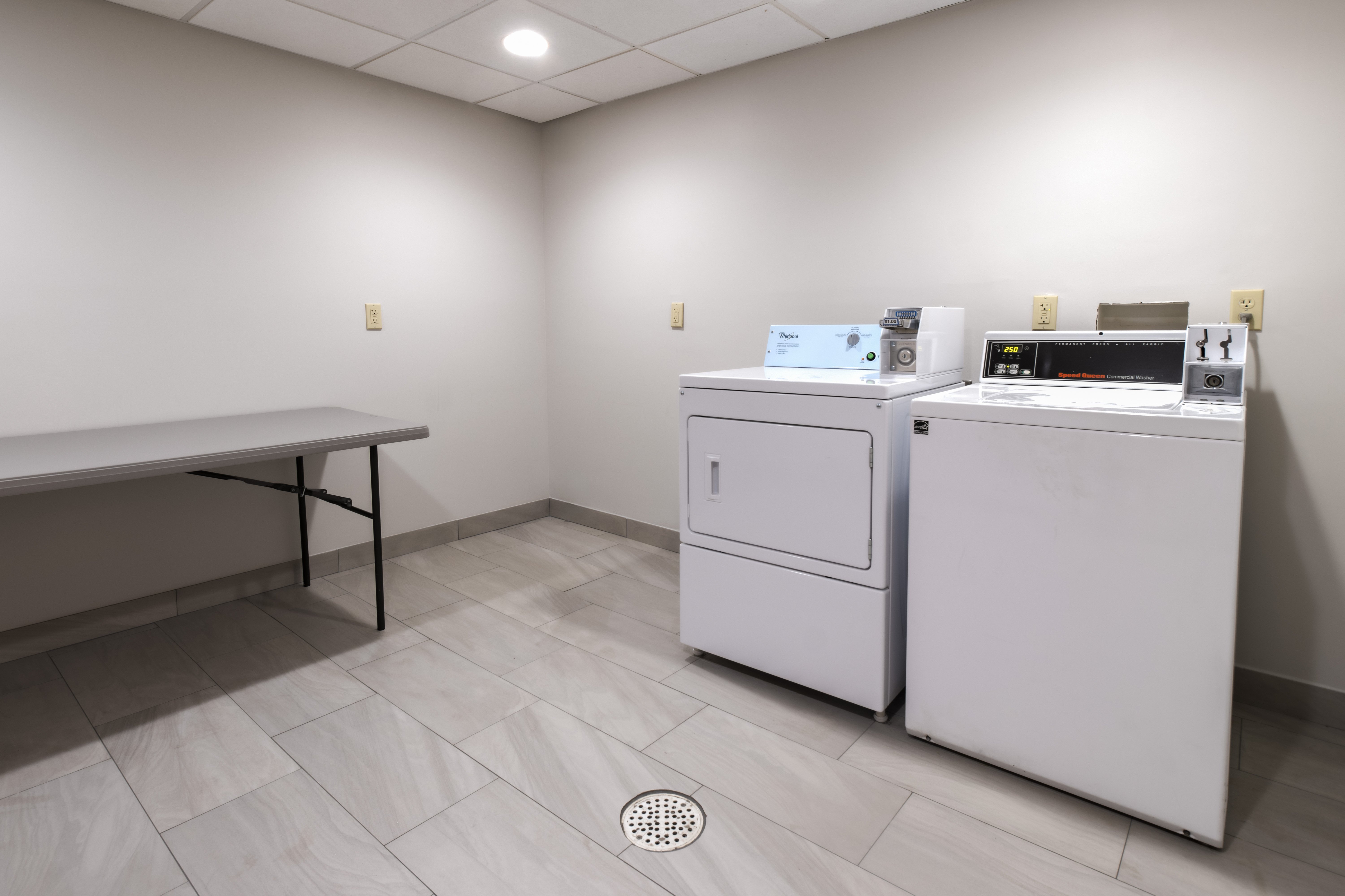 Holiday Inn Express Newington 9/50