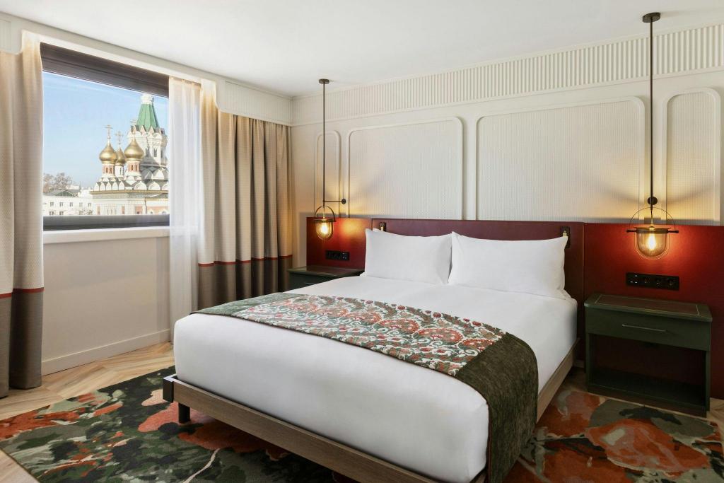1 Bedroom, Business, Suite, King Bed, Church View, High Floor