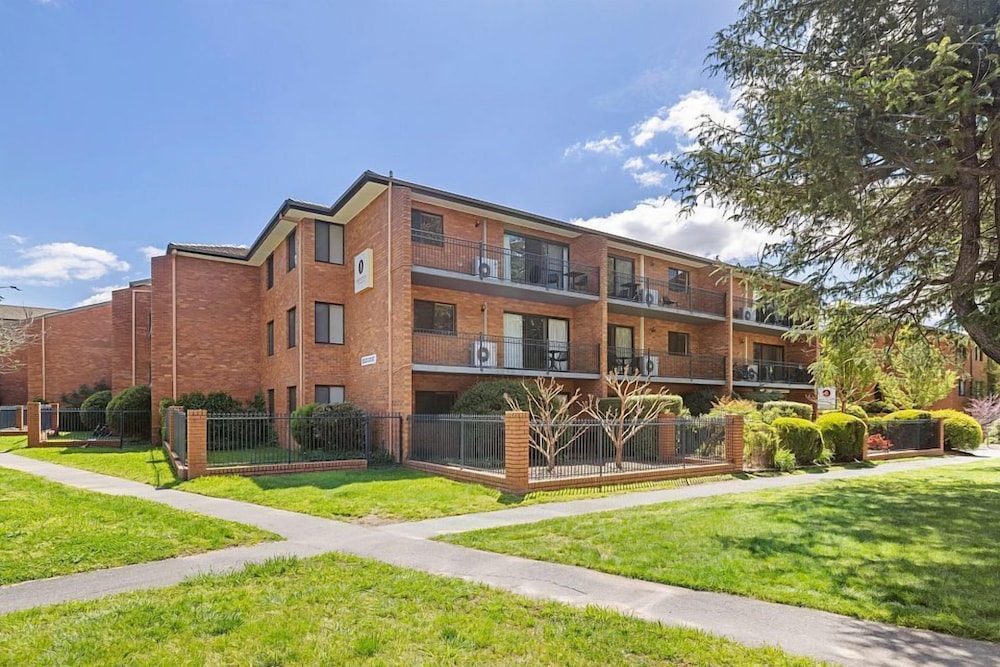 OXLEY COURT SERVICED APARTMENTS 2/41