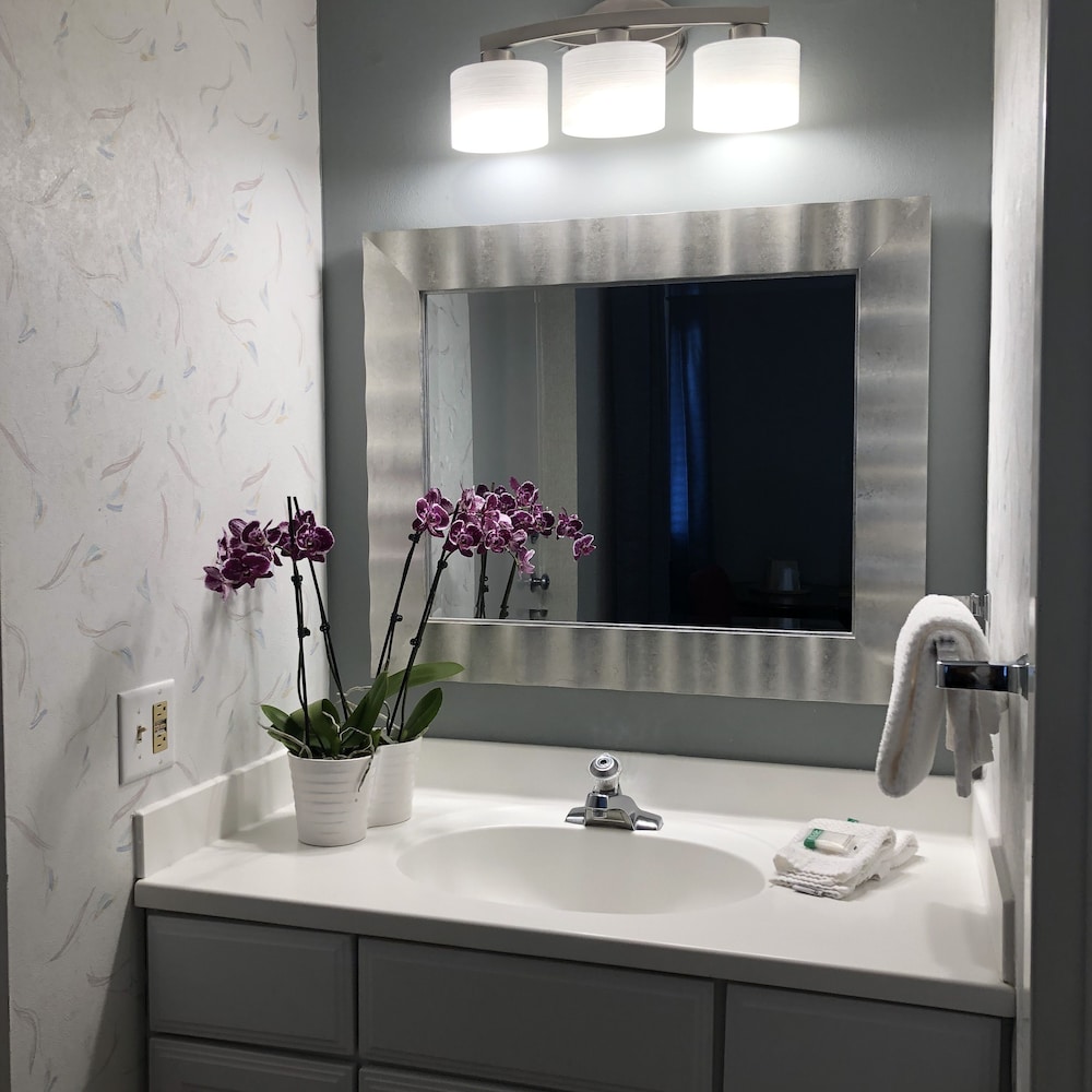 Hyannis Inn 49/50