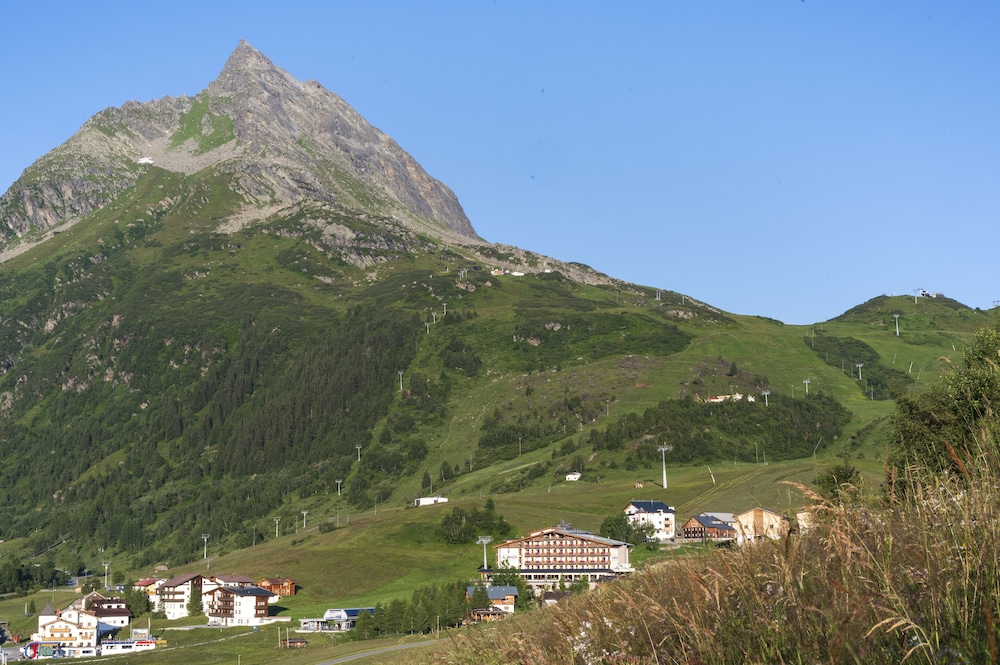 Almhof Hotel 42/48