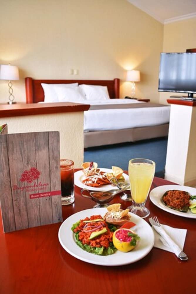 La Posada Hotel &amp; Suites 43/68
