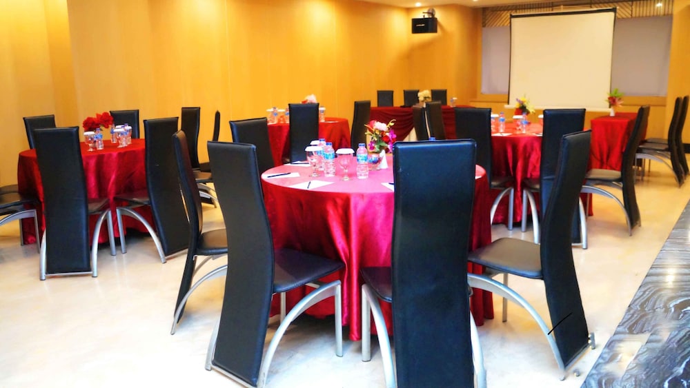 Orchardz Hotel Gajah Mada 24/25