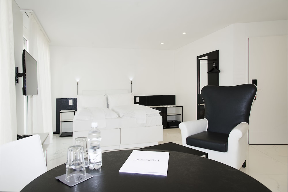 THESSONI HOME ZURICH 39/48