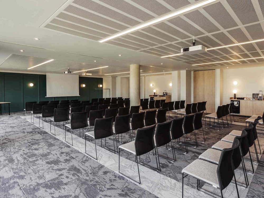 NOVOTEL CAMBRIDGE NORTH 61/70