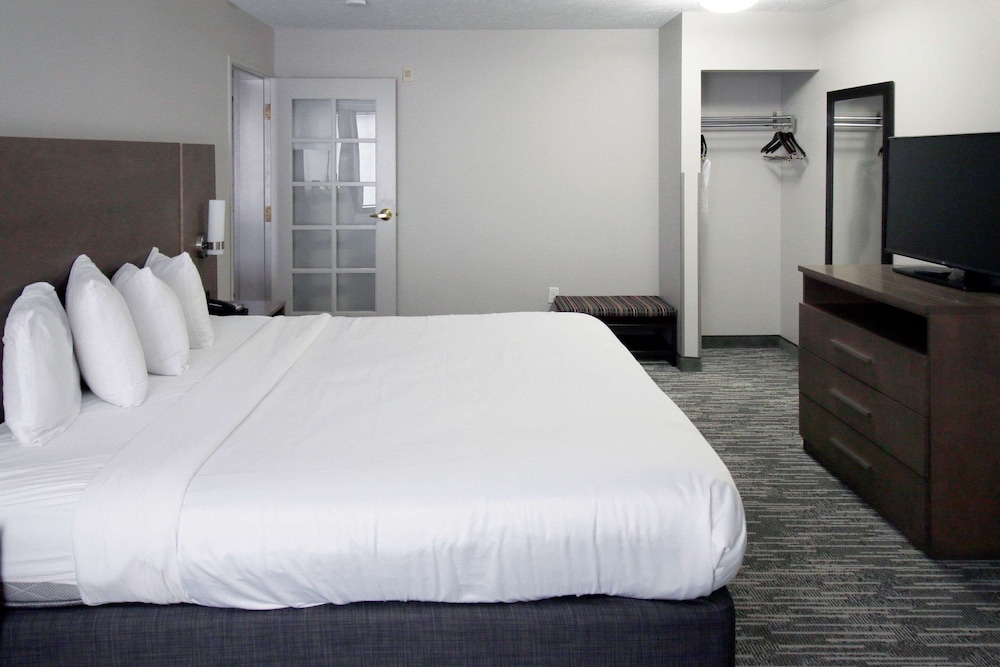 جناح بسرير كينج بغرفة نوم واحدة لذوي الإعاقة، Country Inn and Suites by Radisson Council Bluffs IA 2/6