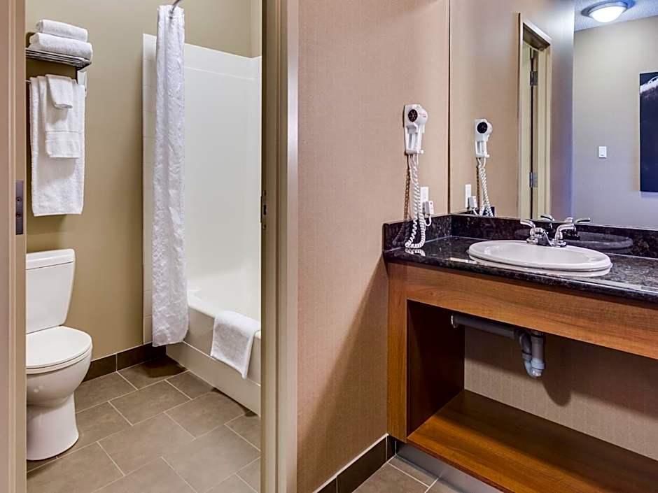 Heritage Inn Hotel & Convention Centre 23/24