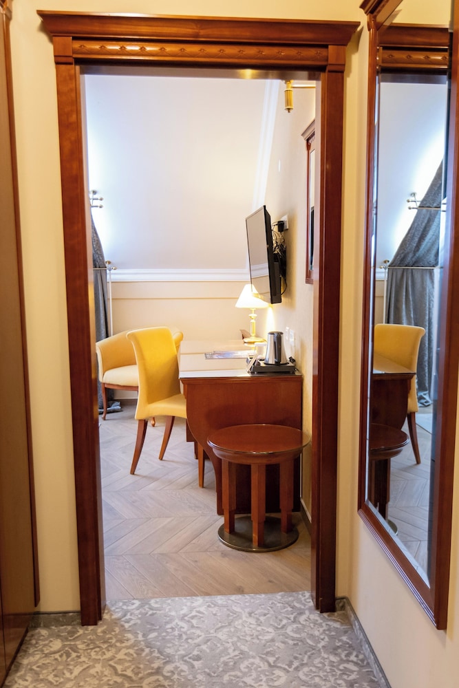 Waldinger Hotel 10/50