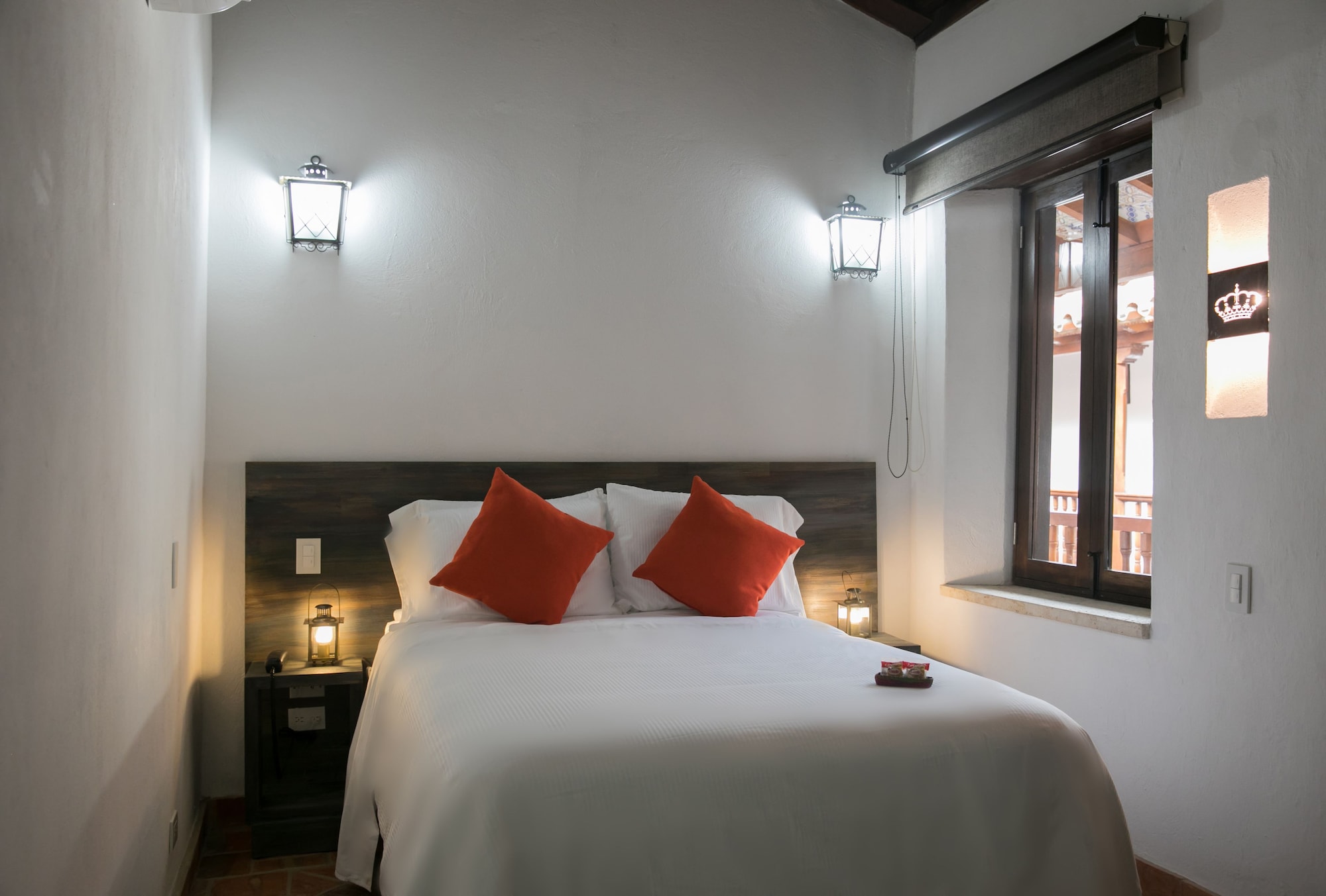 COMFORT, QUEEN BED