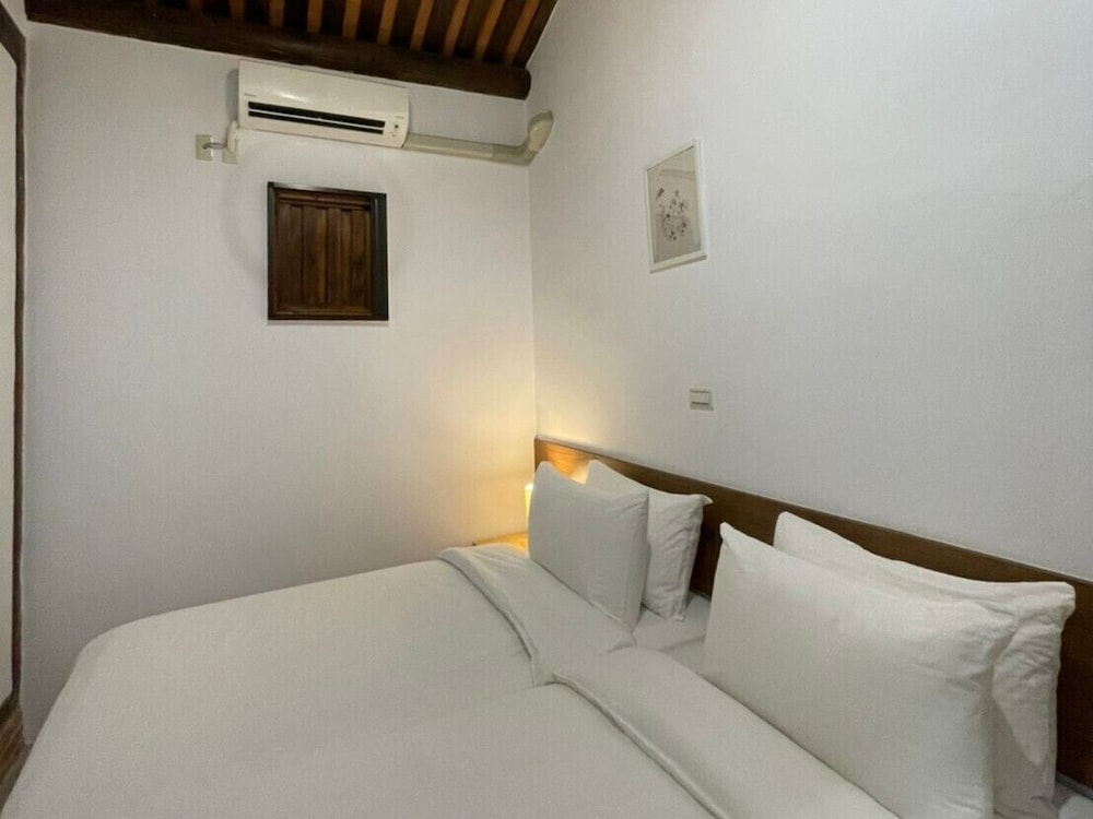 Guning Xiexinyuan Historical Inn 13/48