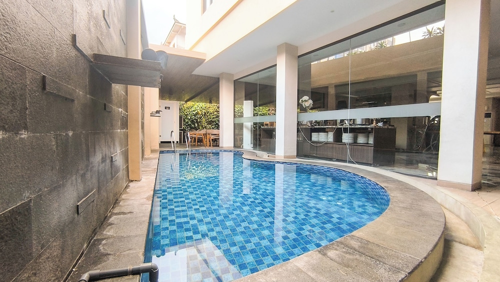 Front One Gosyen Hotel Salatiga 39/50