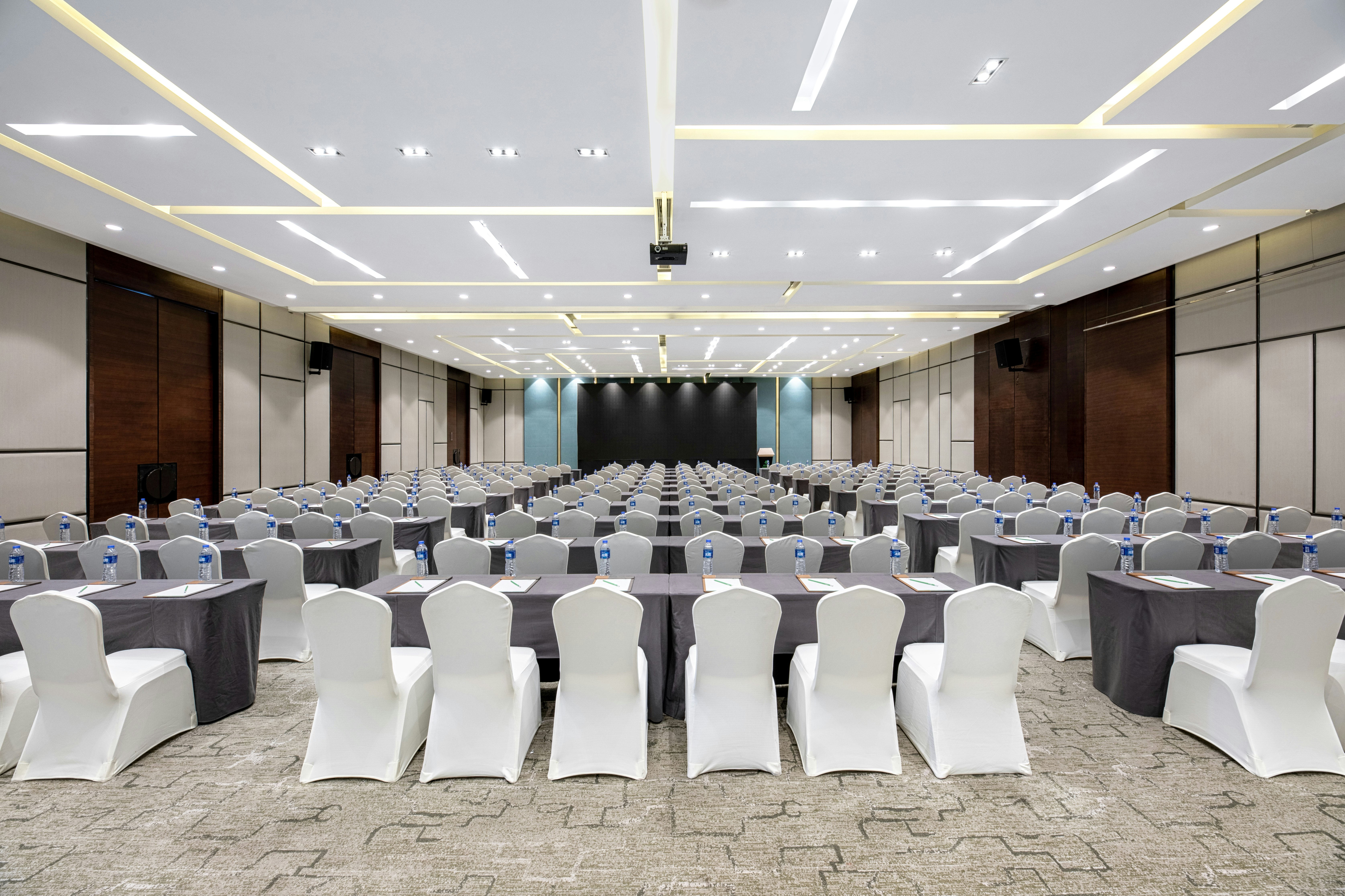 Holiday Inn Baoji Central 41/50