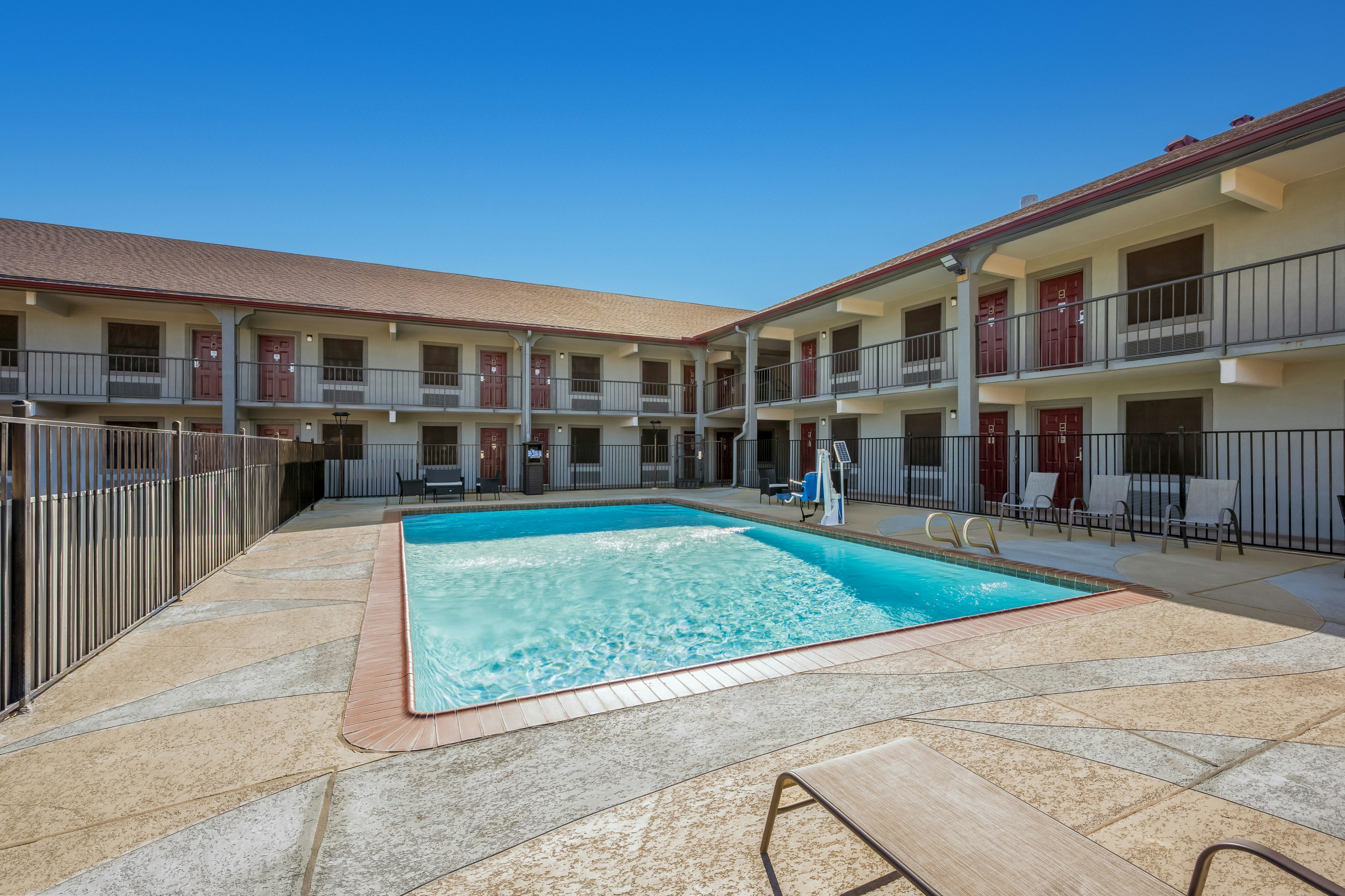 Red Roof Inn College Station 27/27