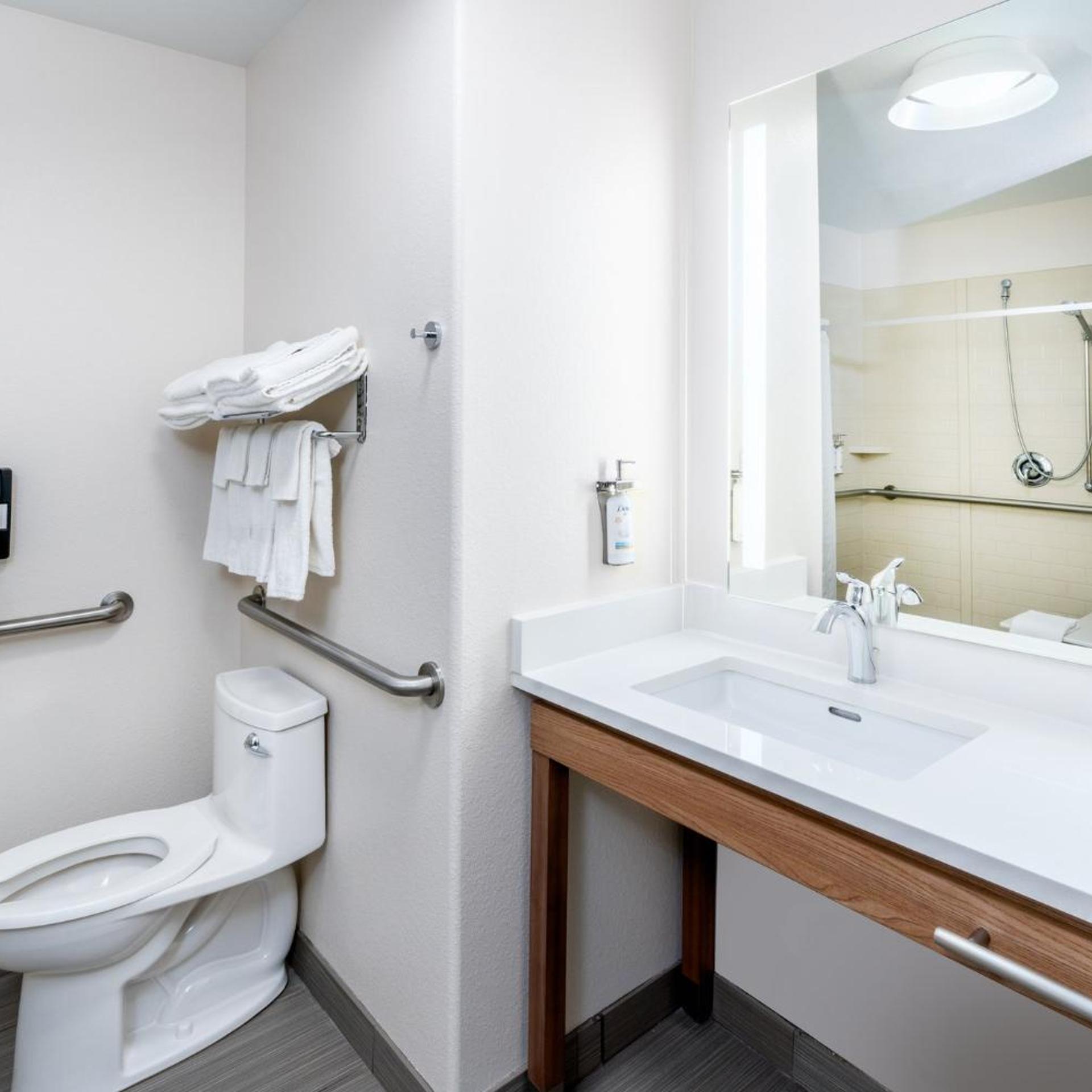 Room, Queen Bed, Accessible