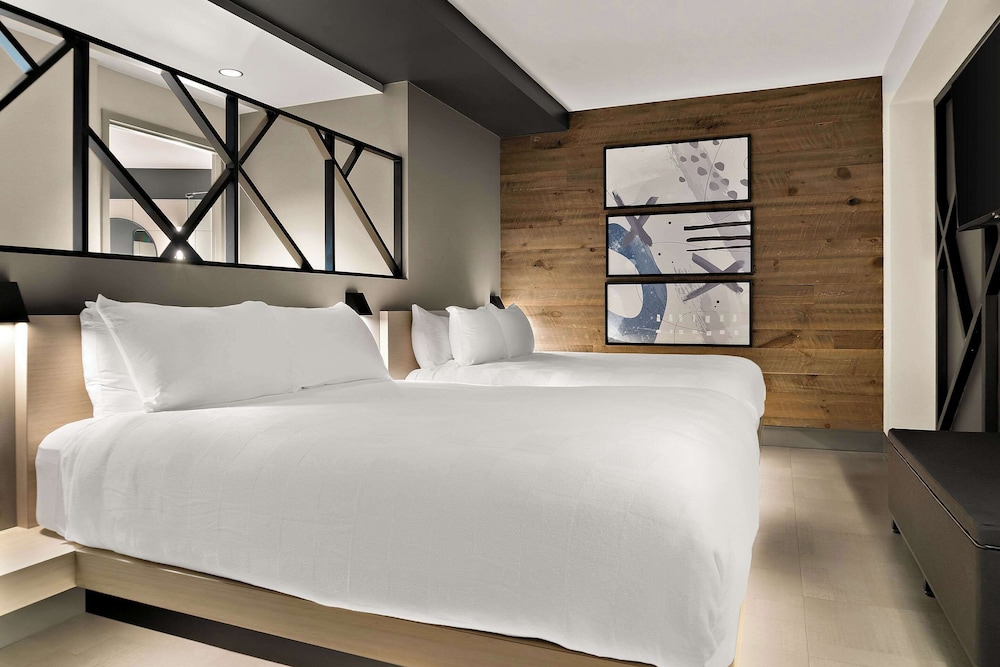 CityFlatsHotel - Port Huron, an Ascend Collection Hotel 15/40