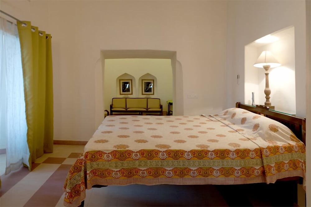 Neemrana’s Tijara Fort-Palace - 19th Century, Alwar 20/54