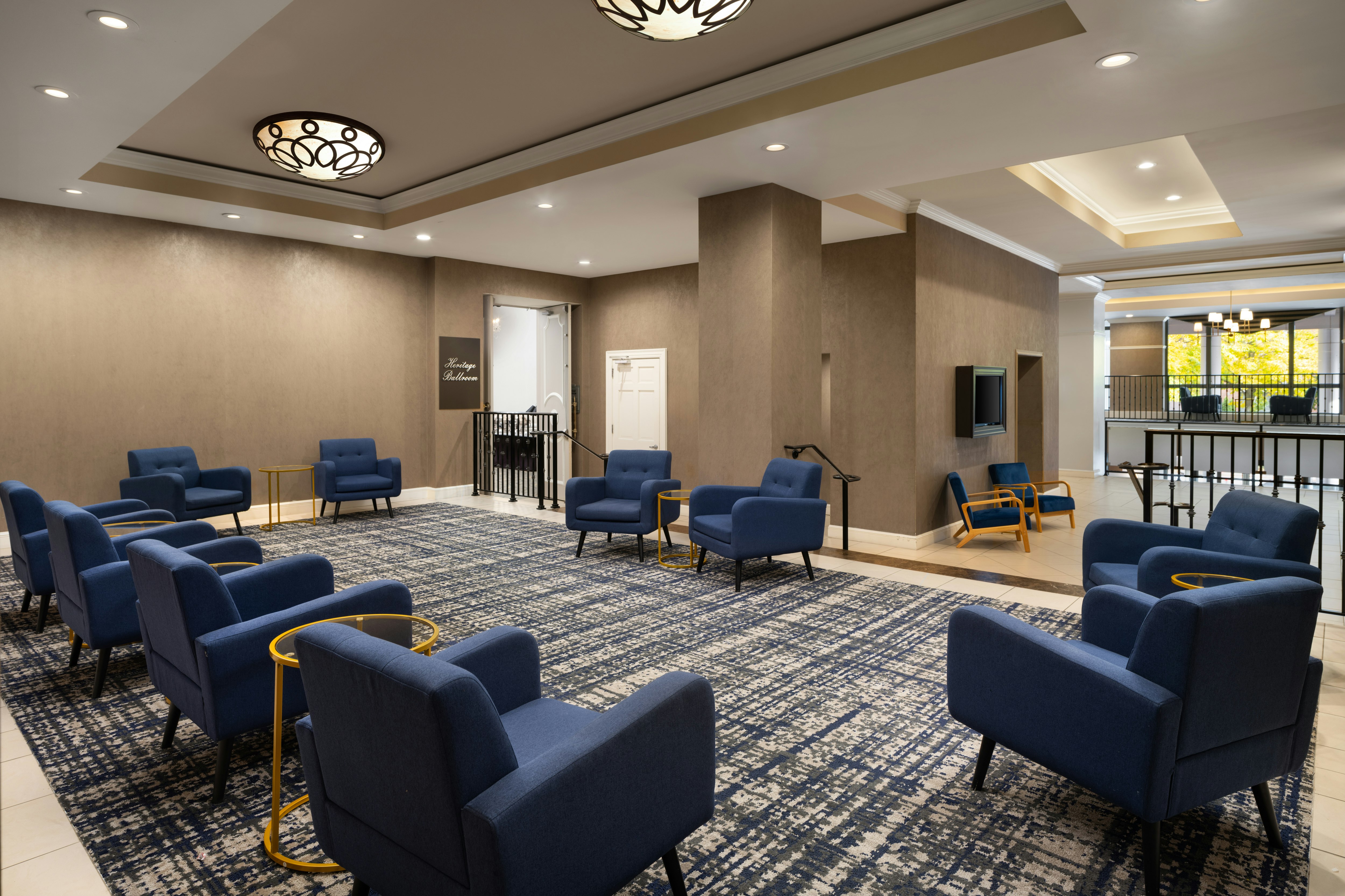 Hilton Orrington / Evanston 42/74