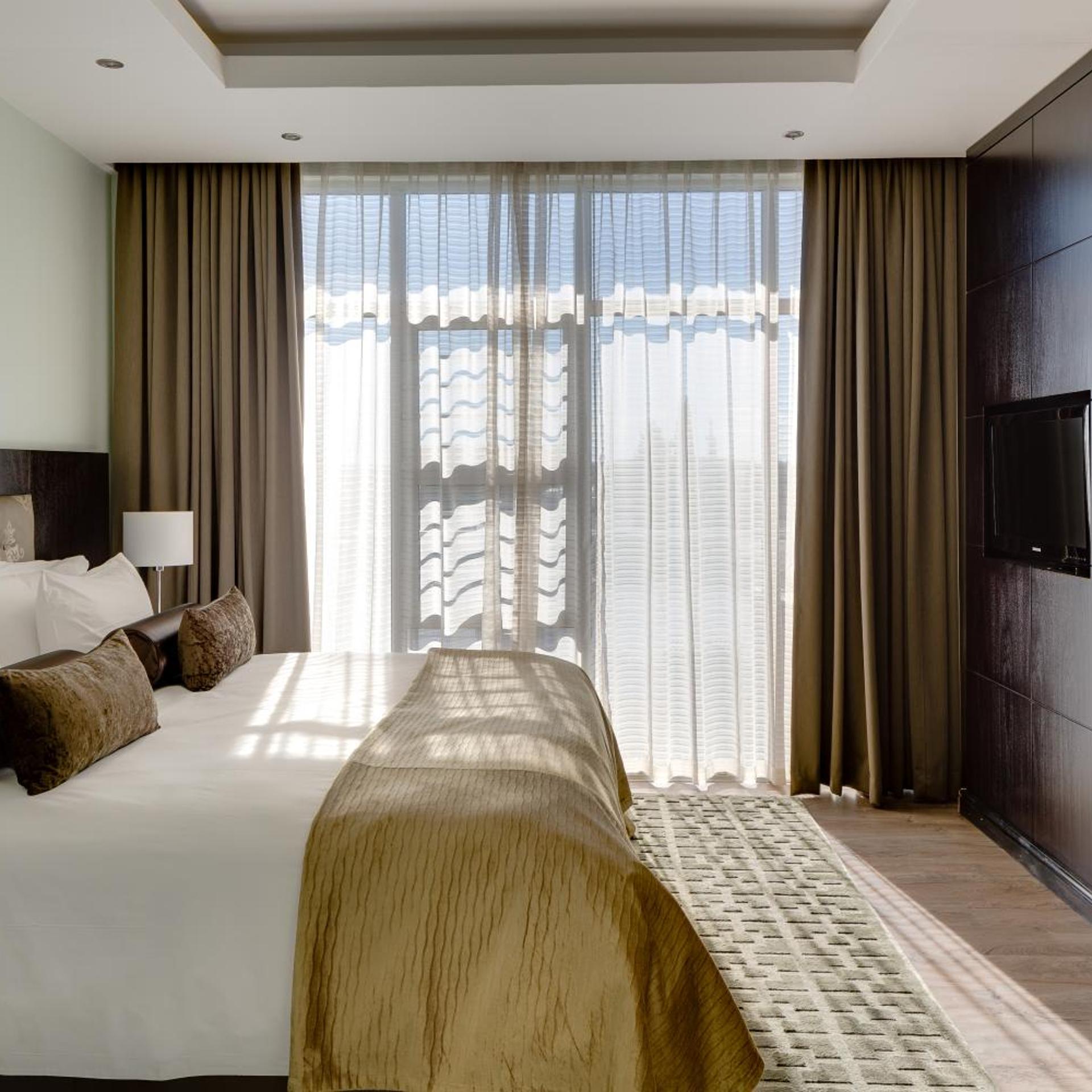 جناح، The Oasis Hotel 6/8