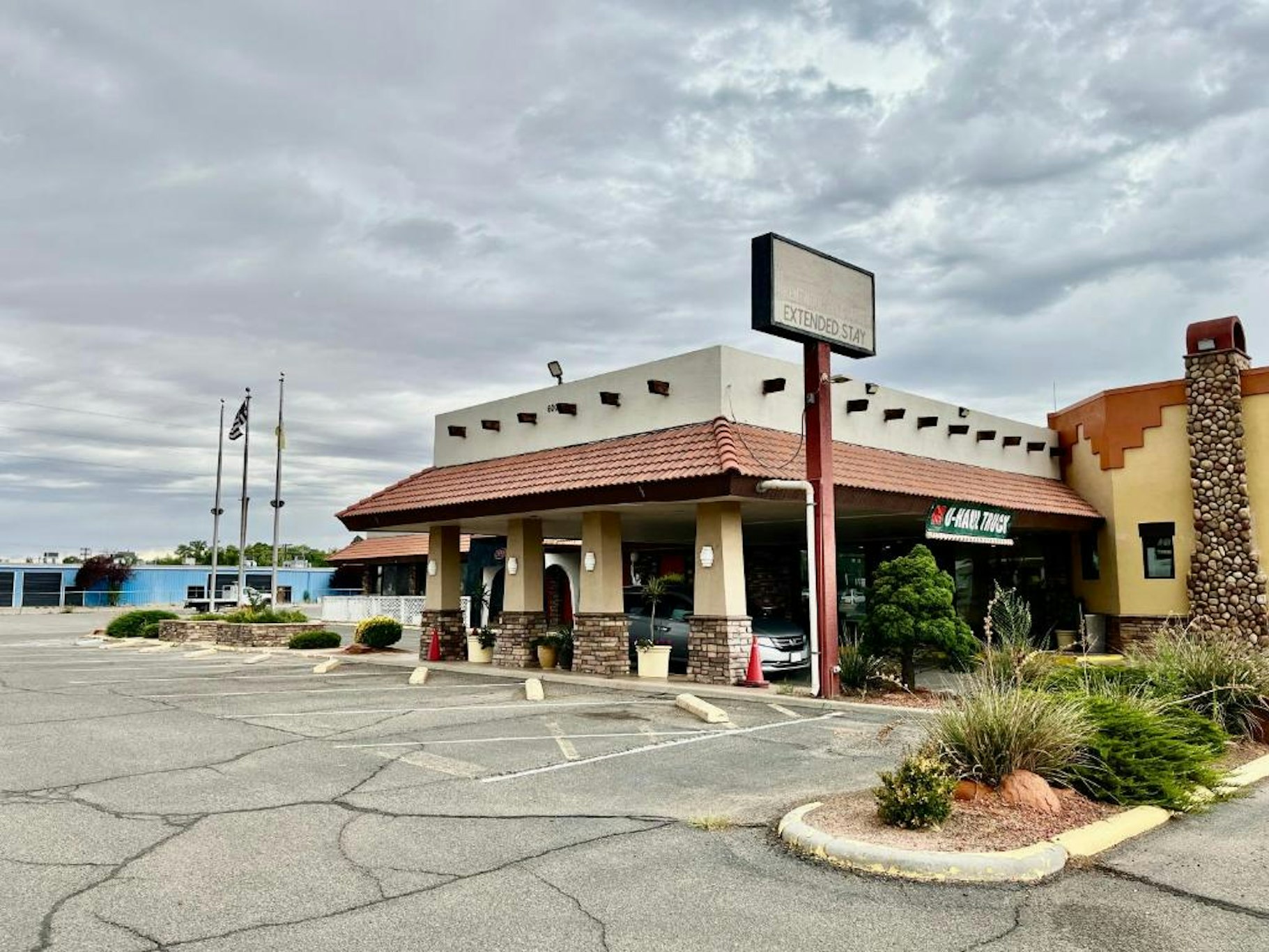 Brentwood Inn and Garden 2/47