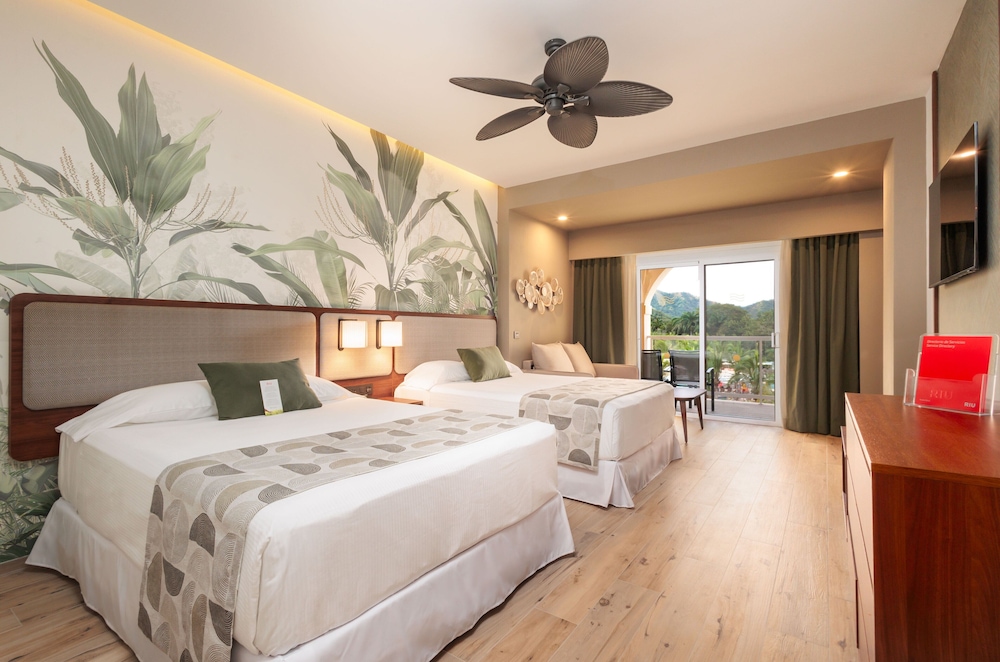 2 BEDROOMS, SUPERIOR, FAMILY, POOL VIEW