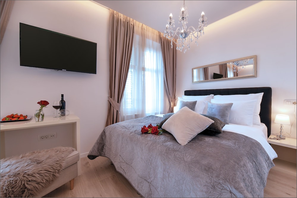 Via Porto Rooms 24/49