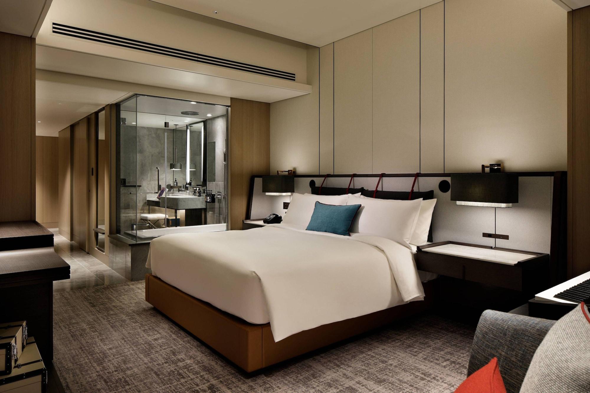 Chapter 2, Executive, 2 King Beds, Garden View
