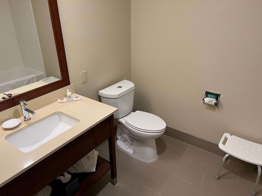 Wingate by Wyndham Clearfield 10/25