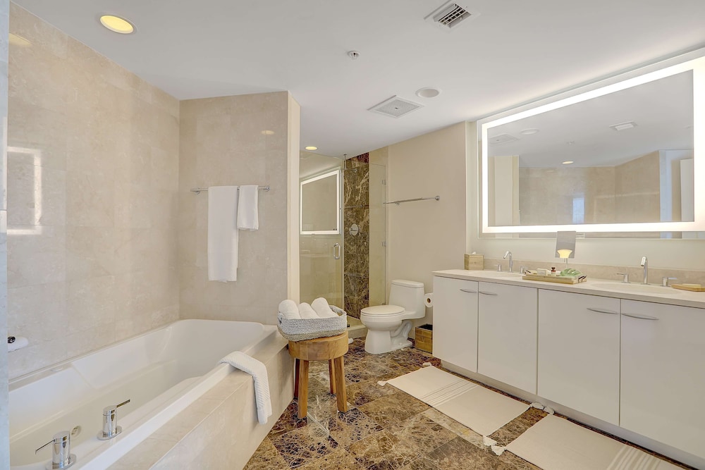 Beach House Fort Lauderdale, a Hilton Resort 32/77
