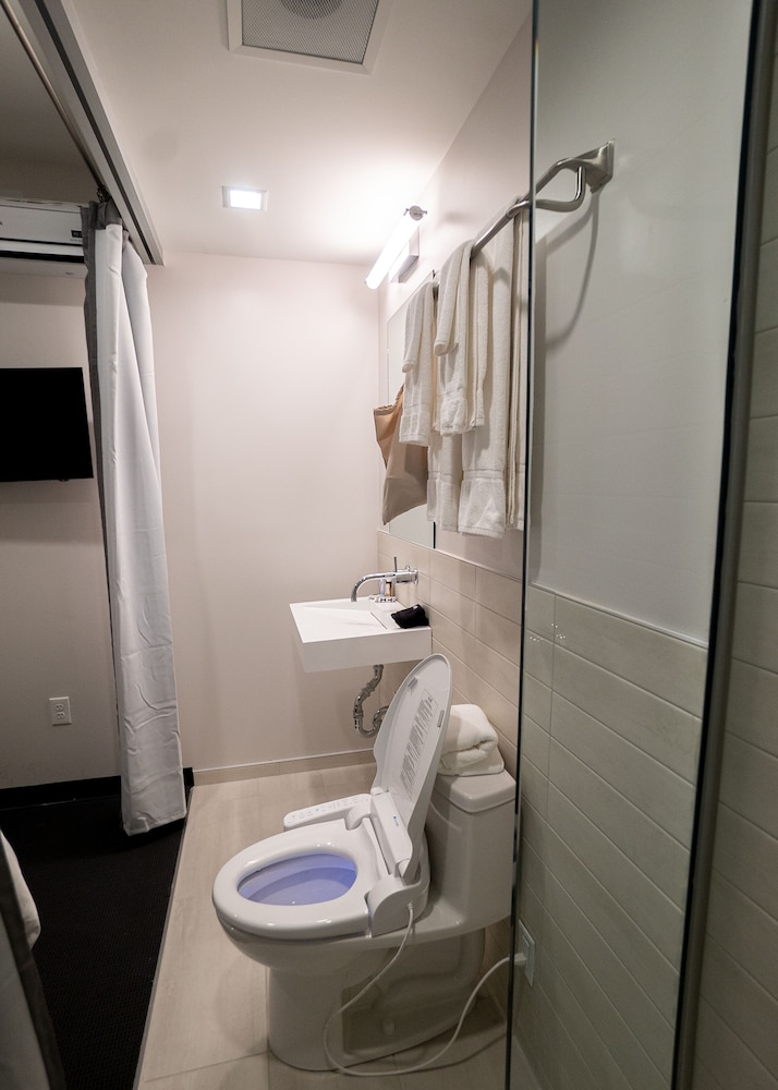 SOVA Micro-Room & Social Hotel 48/50