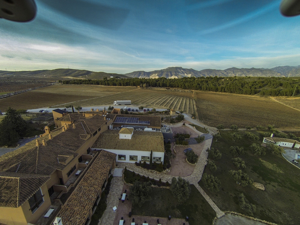 Hotel & Winery Senorio de Nevada 34/40