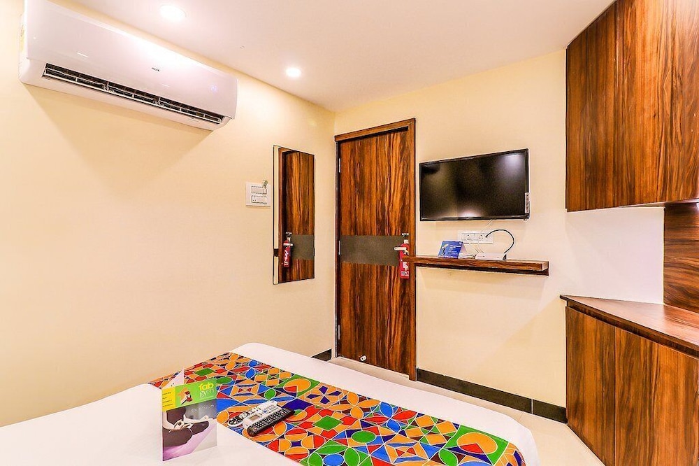 Fabhotel Garden Creek Residency Andheri 12/22