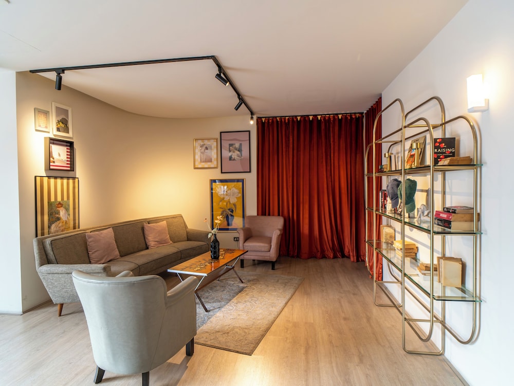 JOSH HOTEL 54/71