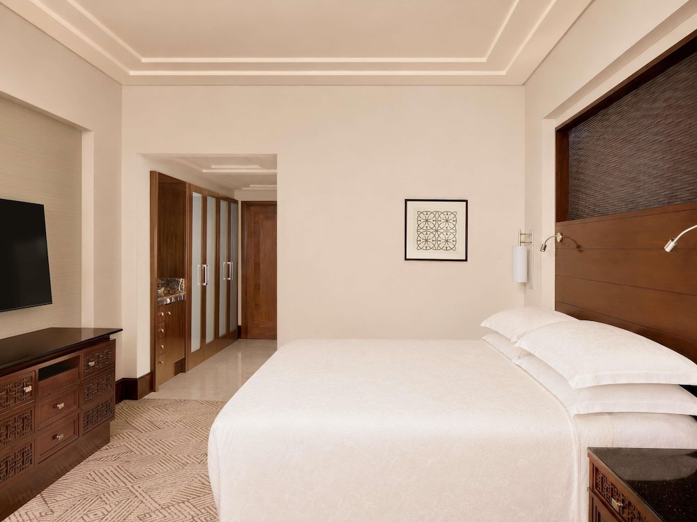 فندق ساعة مكة فيرمونت(Makkah Clock Royal Tower A Fairmont Hotel) 24/73