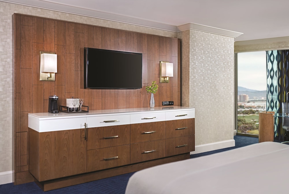 Mandalay Bay Resort and Casino 3/48