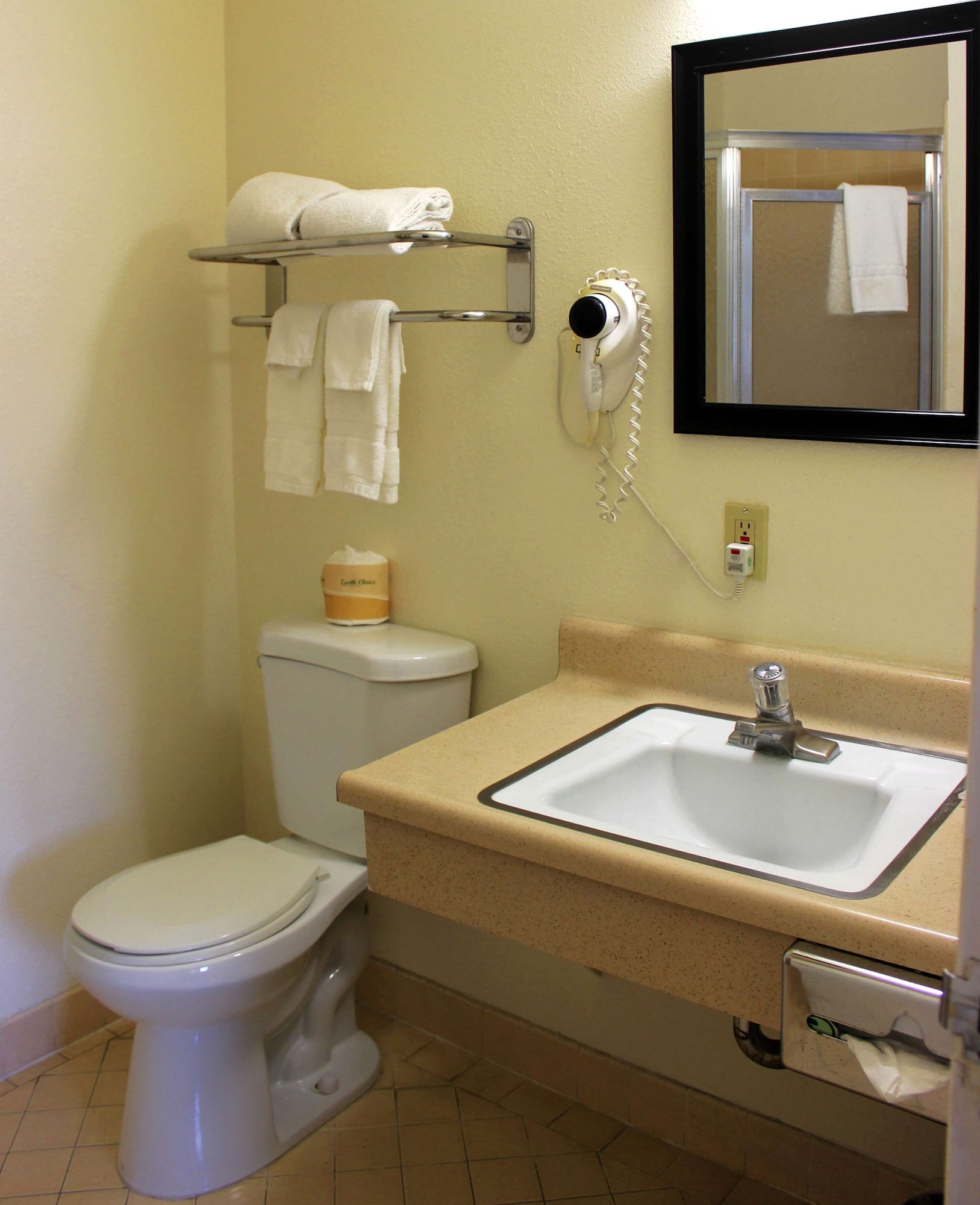 Standard, King Bed, Rodeway Inn Near University-Gateway to Yosemite 5/6