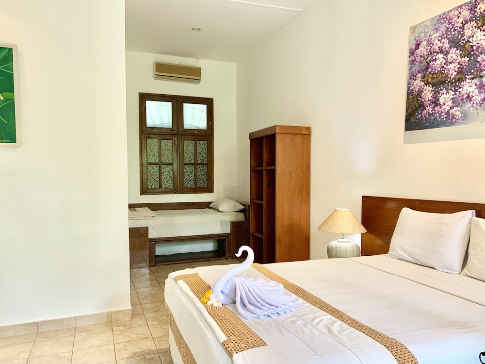 Room, Garden View