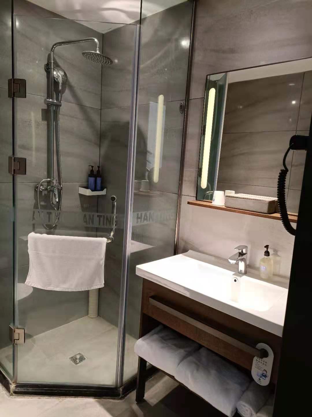 Lavande Hotel (Tianjin Wuqing High-speed Railway Station Daguangming Center) 40/43