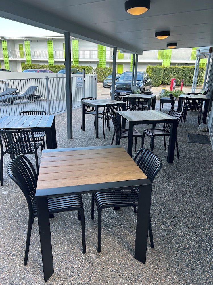 Mackay Oceanside Central Hotel 30/51