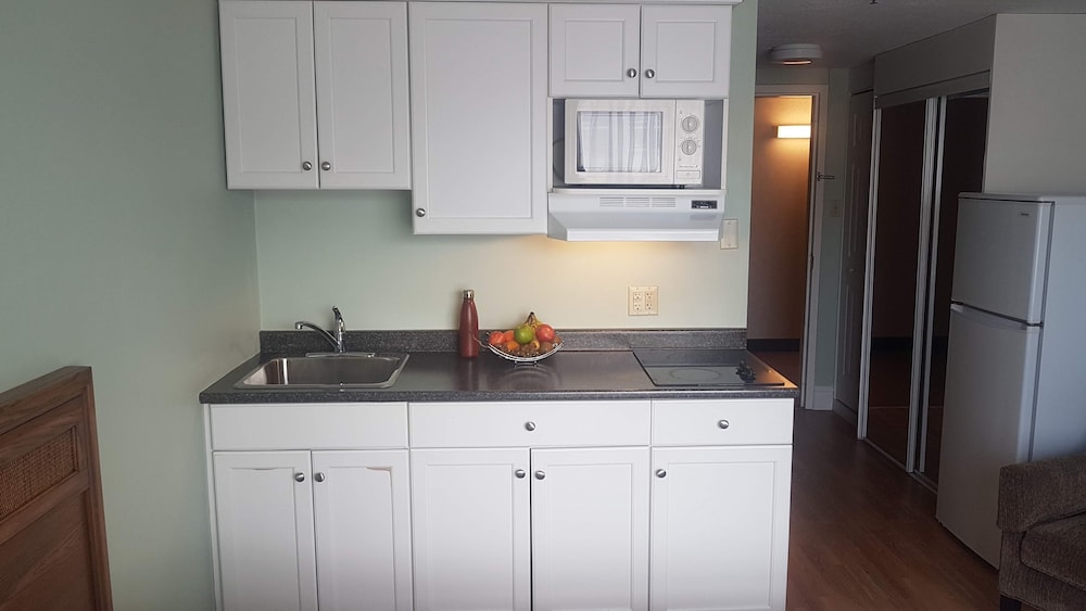 Claymore inn & Suites 40/40