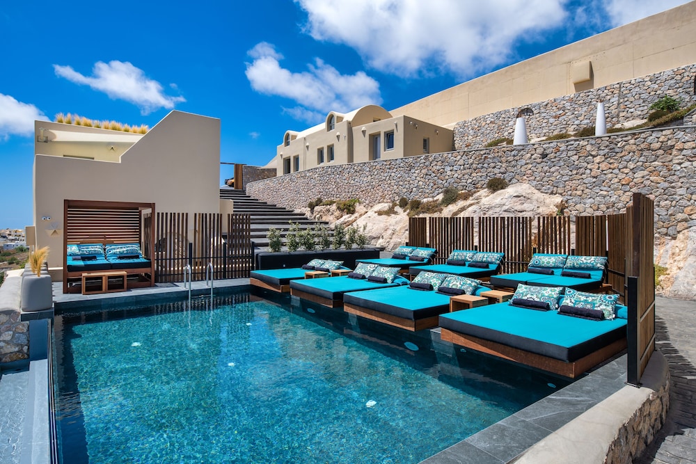 Skyfall Suites 75/79