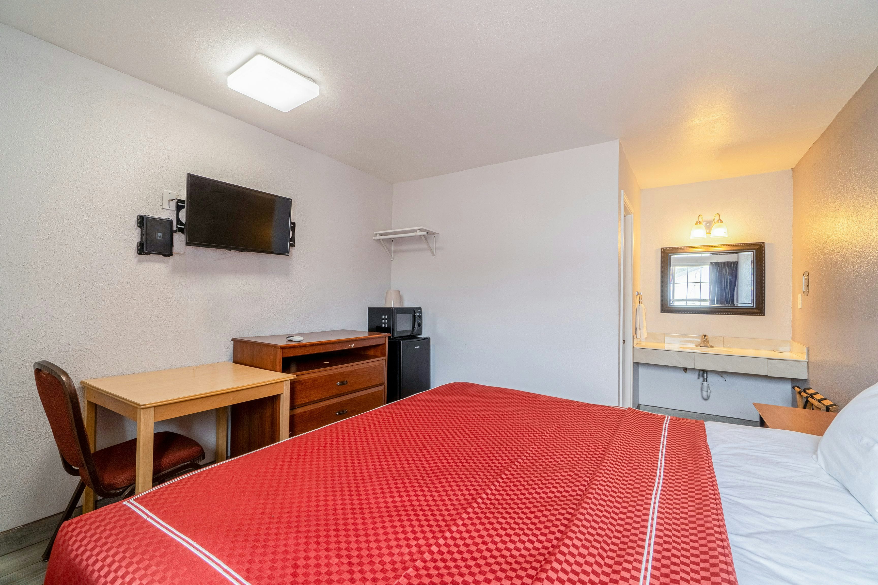 غرفة بسرير كينج للمدخنين، OYO Budget Inn Falfurrias Hwy 281 7/10