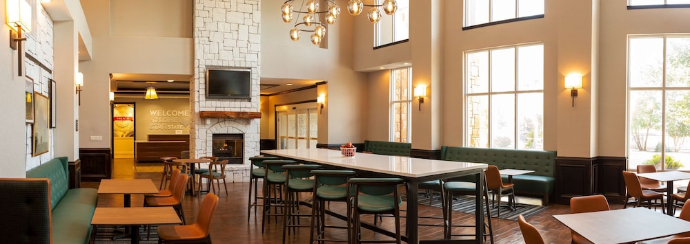 Hampton Inn Suites Boerne 49/63