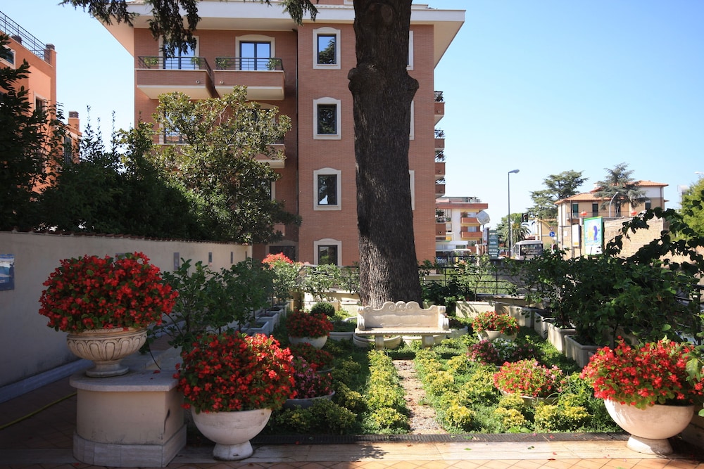 Garner Hotel Rome Aurelia by IHG 3/64