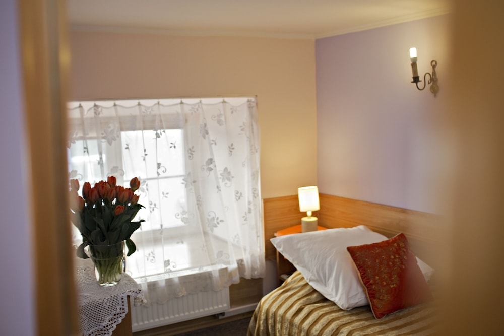 Unikat Guest Rooms 48/72