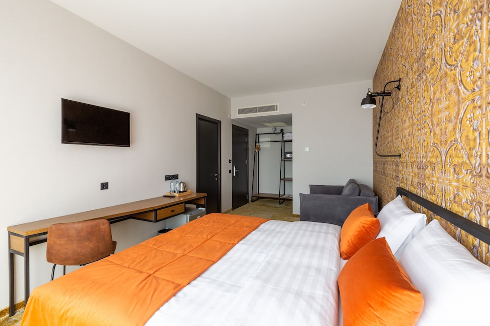 SUPERIOR, DOUBLE OR TWIN BED, BALCONY
