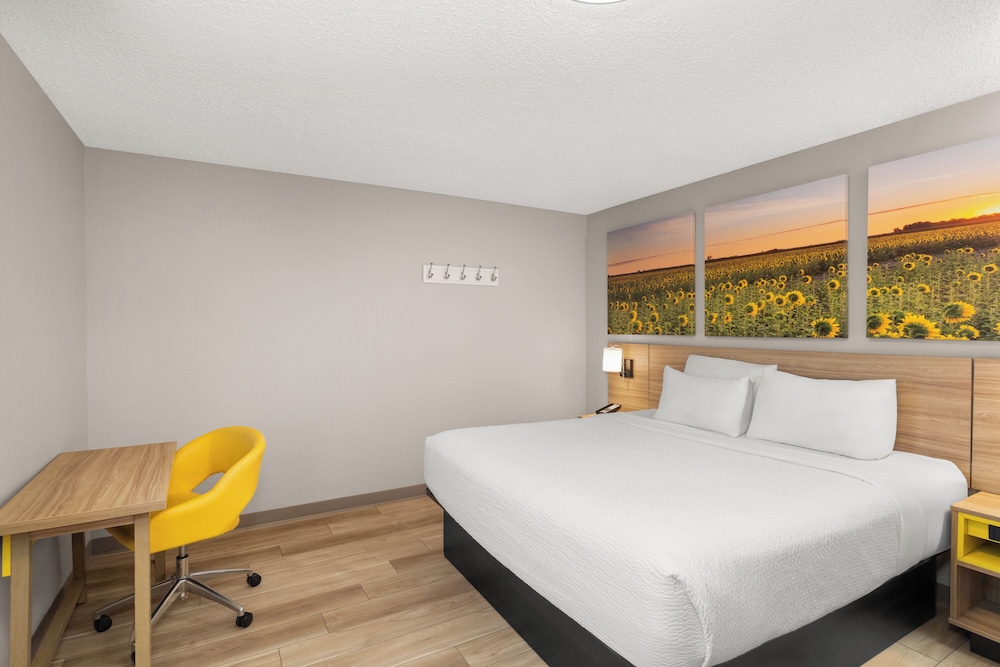Days Inn by Wyndham Mandan Bismarck Area 22/56