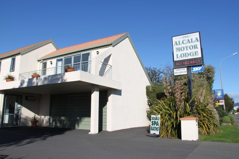 Alcala Motor Lodge 61/70