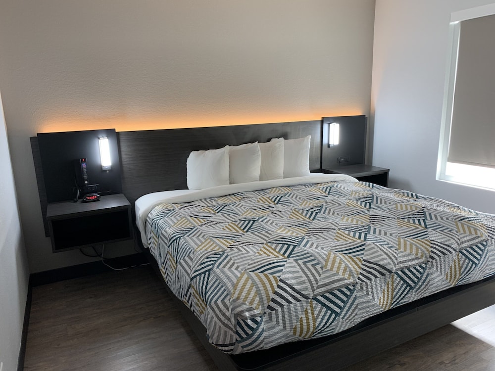 Hawthorn Extended Stay by Wyndham Hobbs 21/50